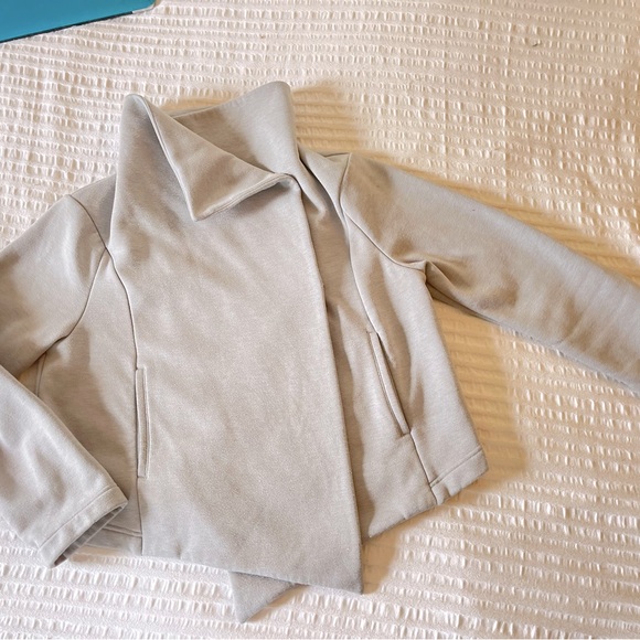 Lucy Activewear Snap Closure Lux Fleece Wrap - Light Grey-Has Pockets,Flattering - Picture 1 of 11